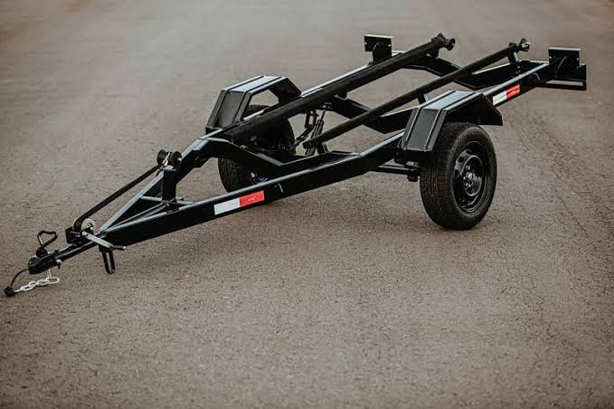 Carretinha para jet ski Carretinha para transporte de jet ski vendida pela Mibjets em Brasília, no Distrito Federal, com atendimento pelo WhatsApp